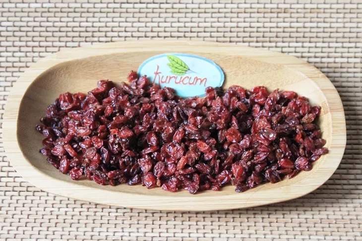 Dry zereshk can be put rice, teas, ice cream etc. dried zereshk-1